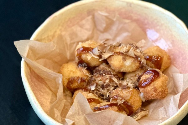 Сырные крокеты в соусе унаги