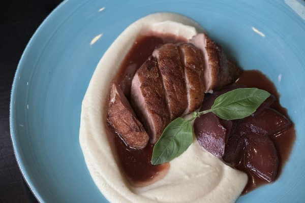 Утиная грудка с пюре из сельдерея