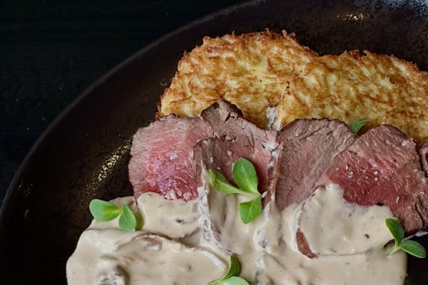 Драники со стейком из говяжьей вырезки